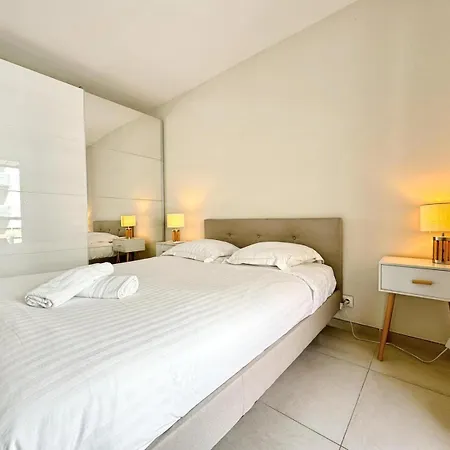Apartment D'este - 4 Prs - Clim - 300m - Piscine-parking En Option